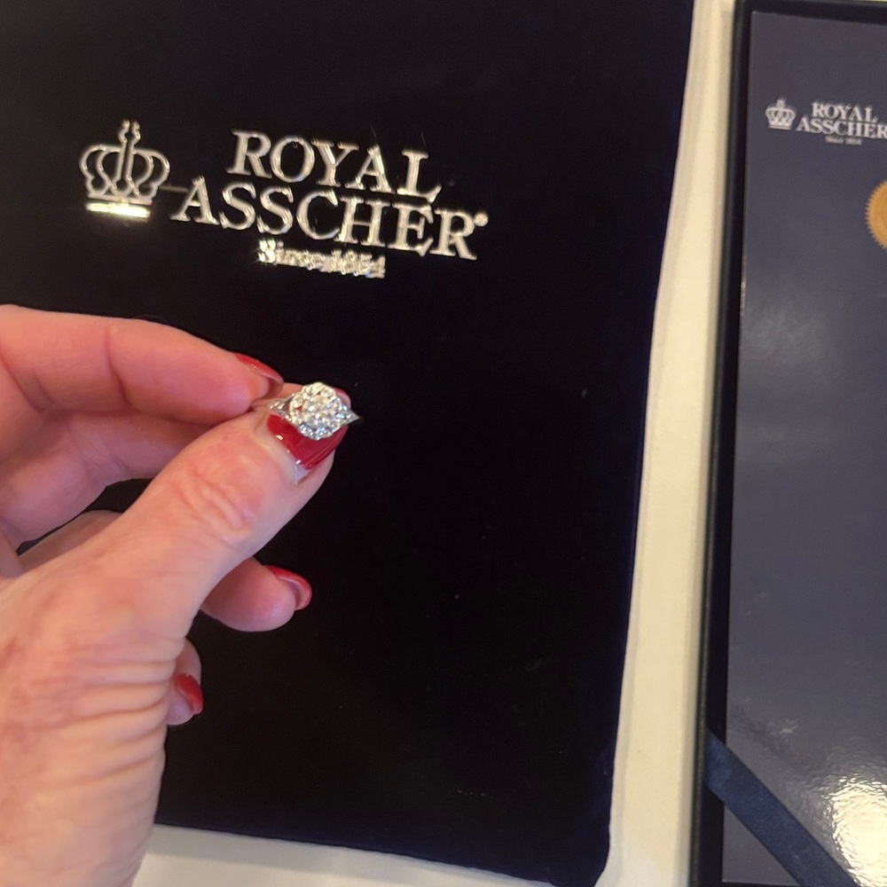 Vintage-Inspired Diamond Halo Ring